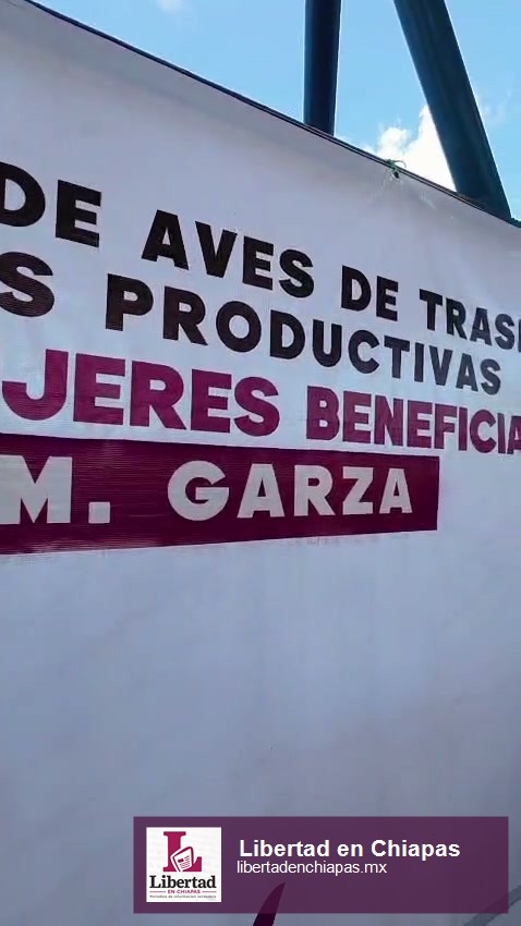 Valeria Rosales entrega Aves de Traspatio en ejido Jesus M Garza